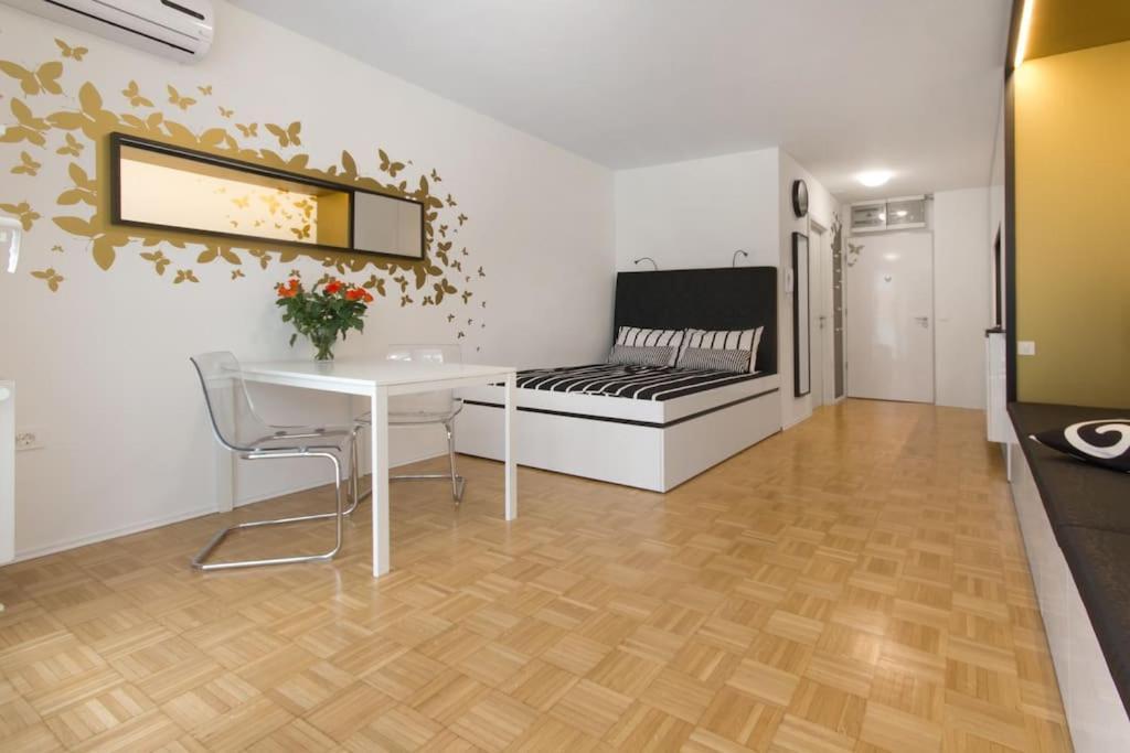 Gorgeous Central Flat With Garage Ljubljana Luaran gambar